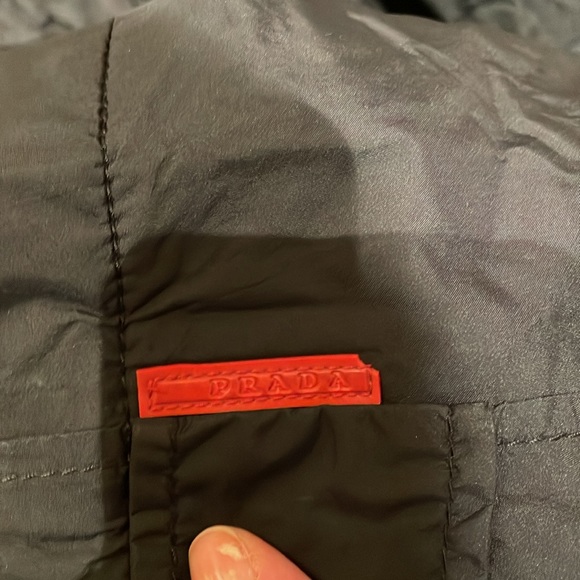 PRADA vintage car coat with fur detachable collar and belt
Nylon/down filling - Picture 6 of 9